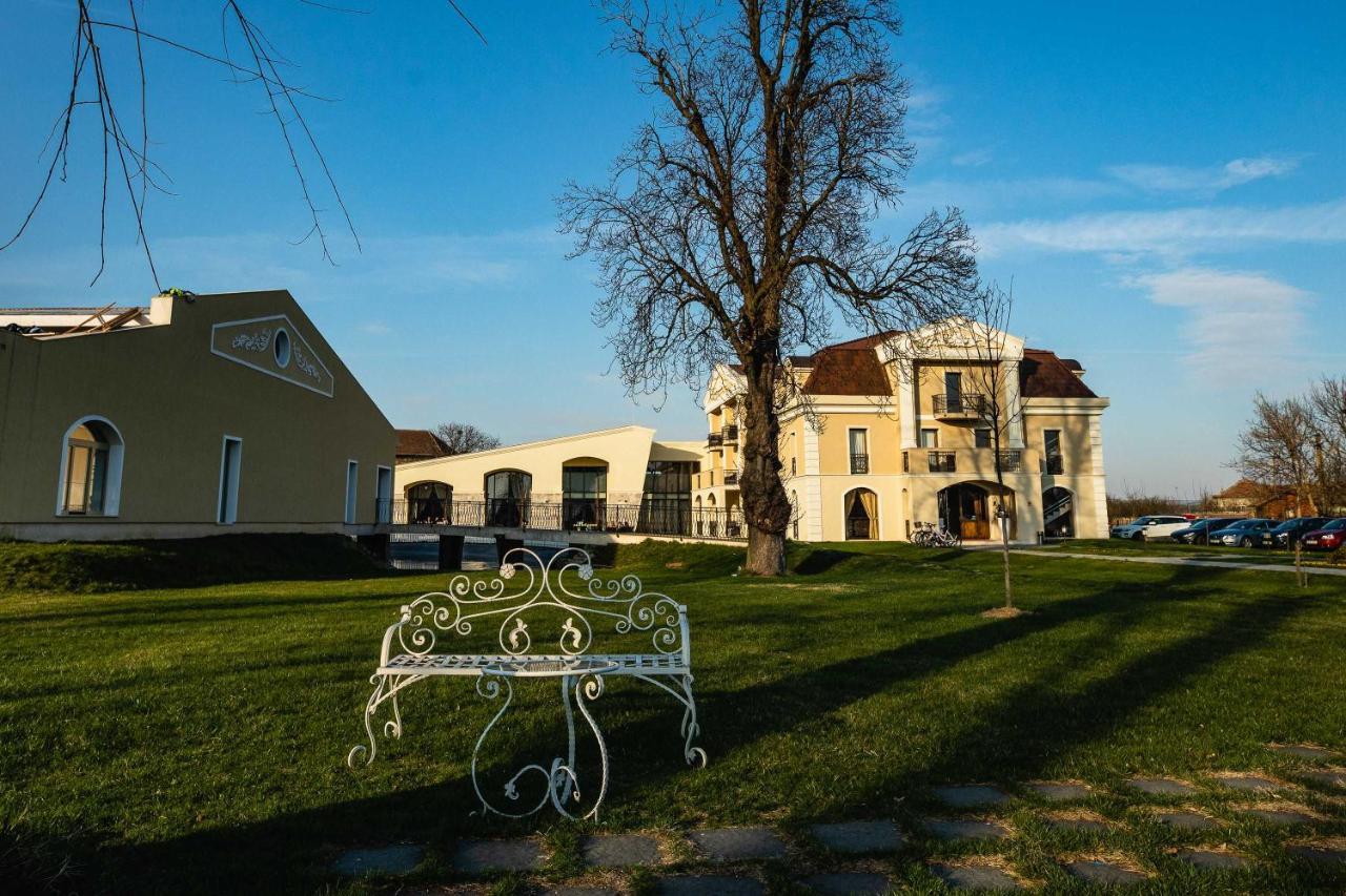 Hotel Cardinal-Domeniile Martinutzi Alba Iulia Exteriör bild