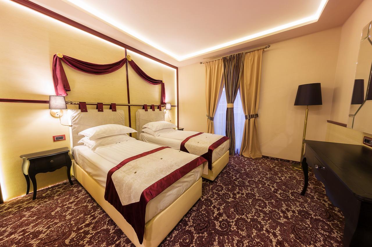 Hotel Cardinal-Domeniile Martinutzi Alba Iulia Exteriör bild
