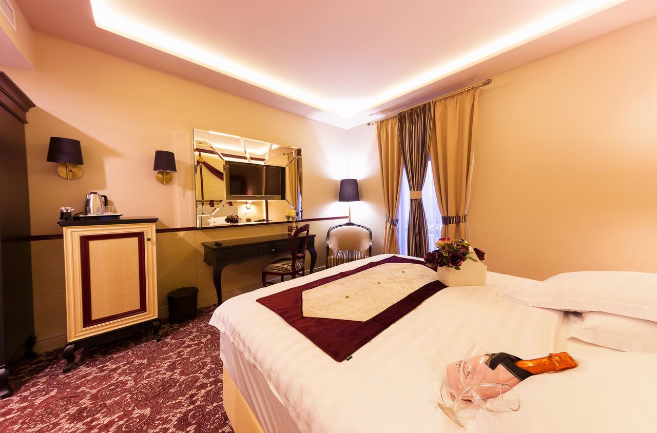 Hotel Cardinal-Domeniile Martinutzi Alba Iulia Exteriör bild
