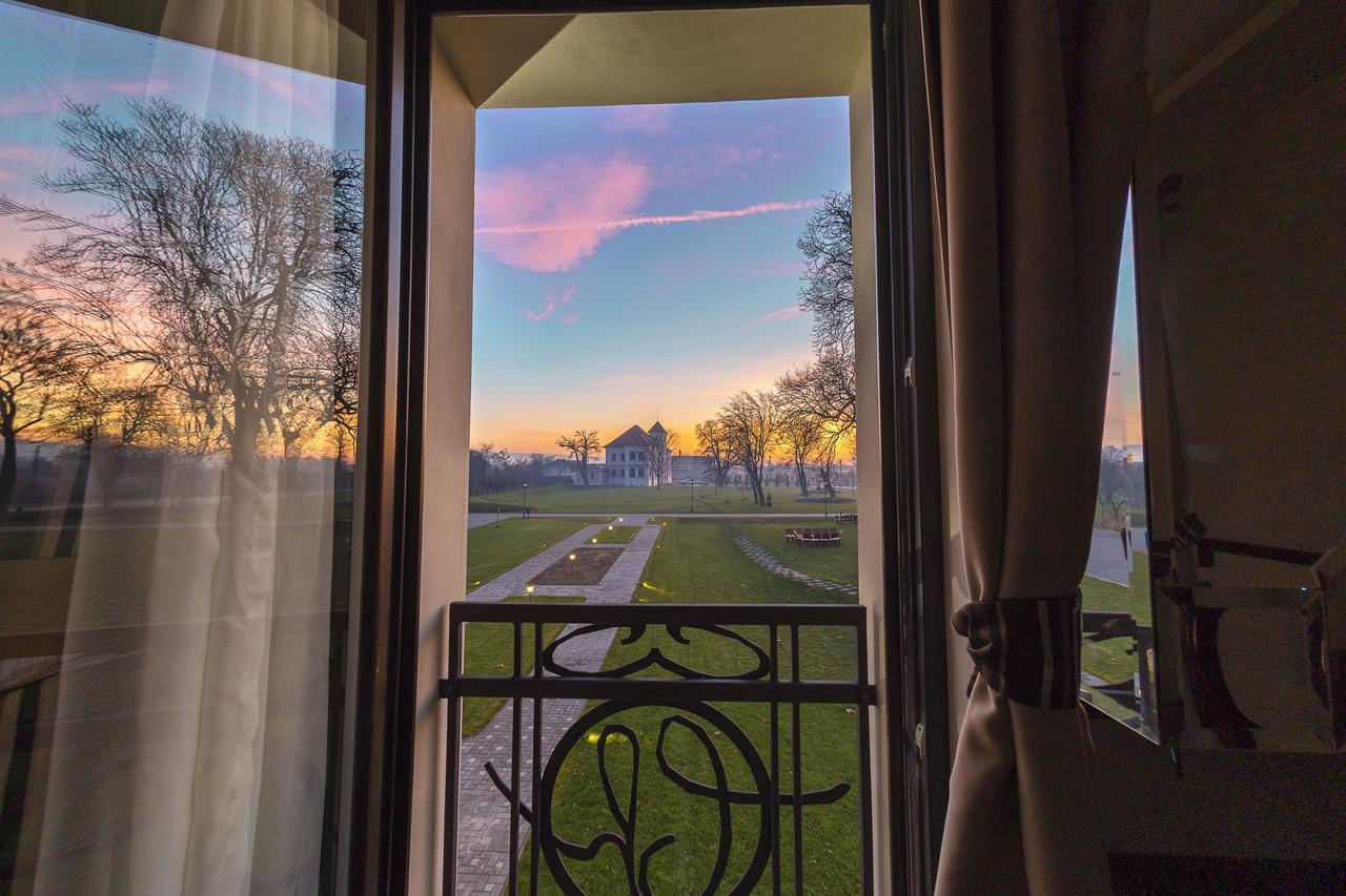 Hotel Cardinal-Domeniile Martinutzi Alba Iulia Exteriör bild