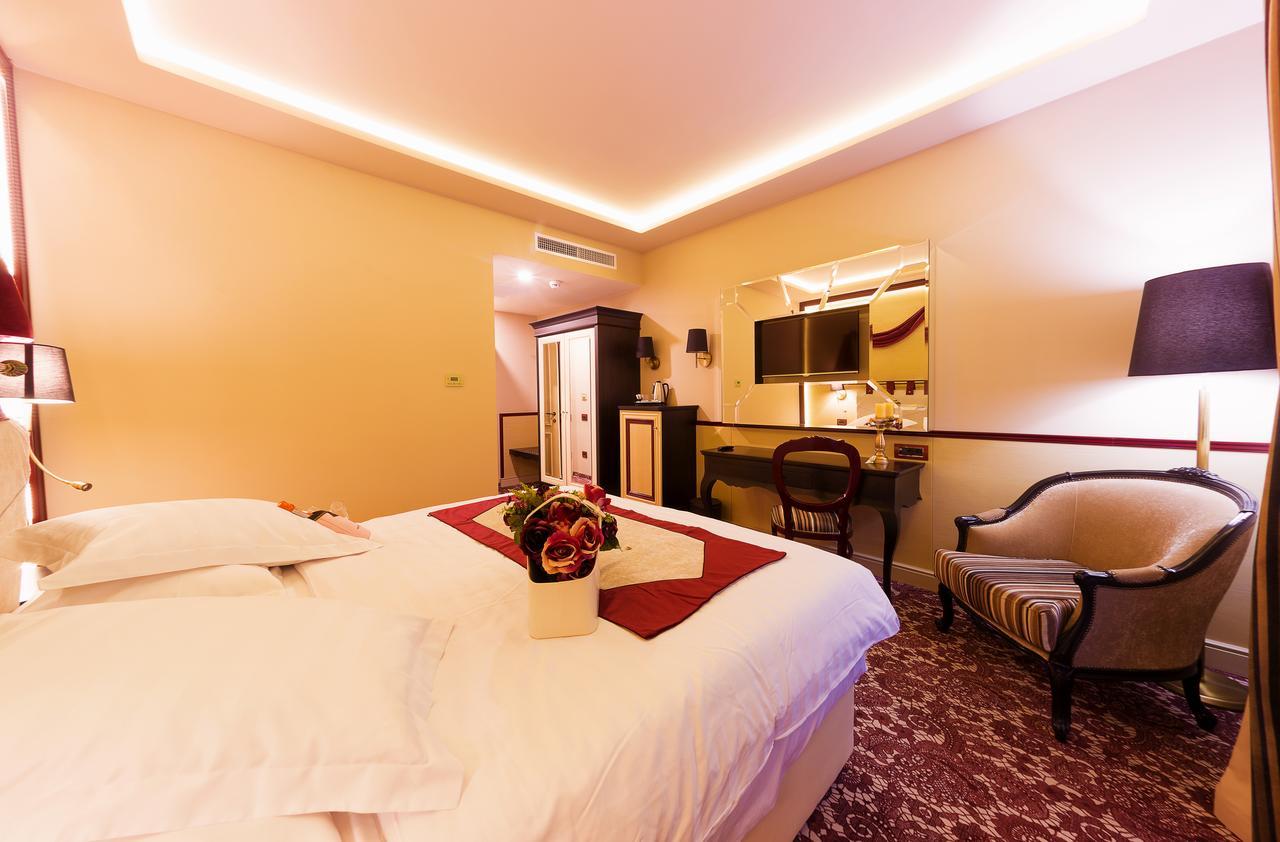 Hotel Cardinal-Domeniile Martinutzi Alba Iulia Exteriör bild