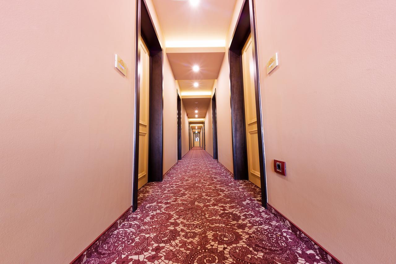 Hotel Cardinal-Domeniile Martinutzi Alba Iulia Exteriör bild
