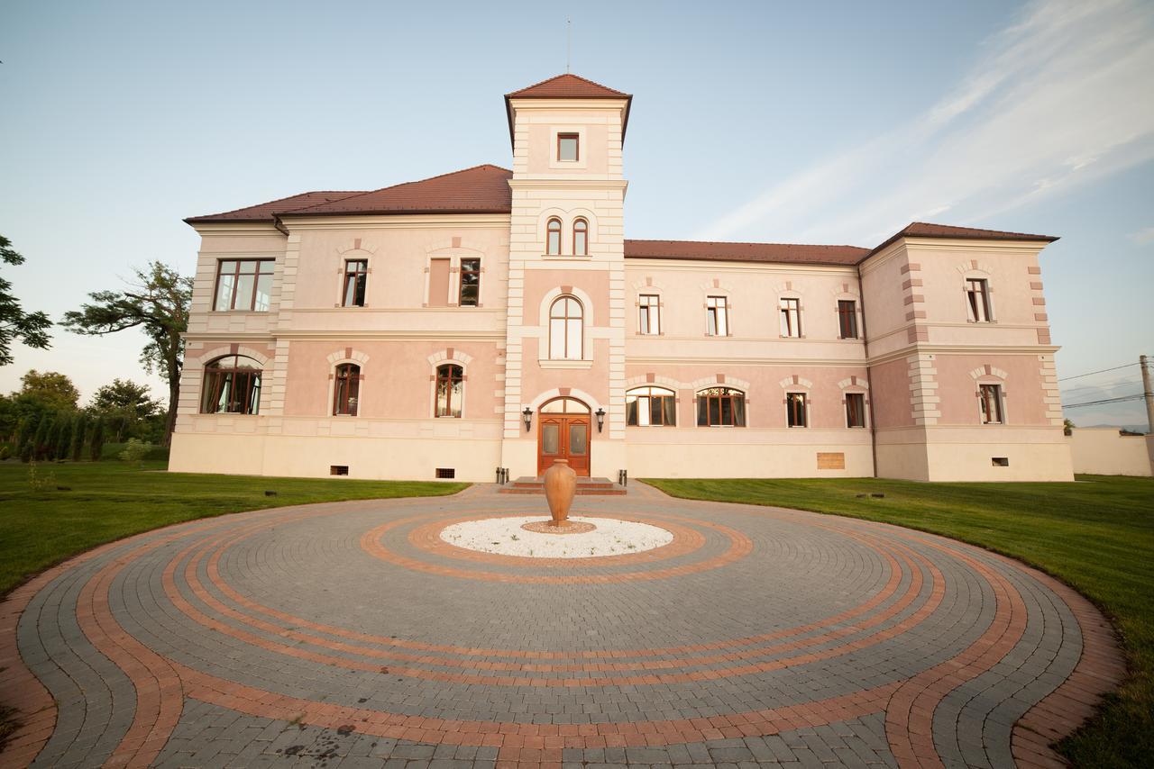 Hotel Cardinal-Domeniile Martinutzi Alba Iulia Exteriör bild
