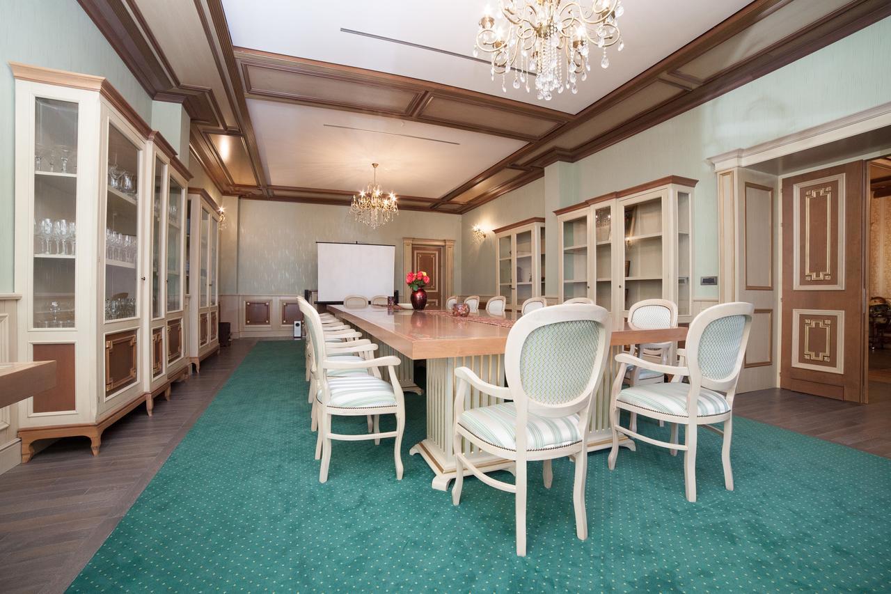 Hotel Cardinal-Domeniile Martinutzi Alba Iulia Exteriör bild