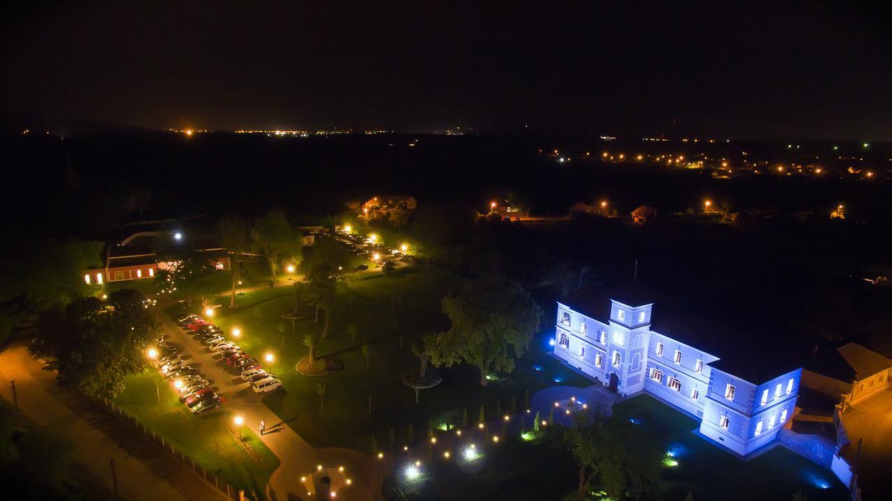 Hotel Cardinal-Domeniile Martinutzi Alba Iulia Exteriör bild