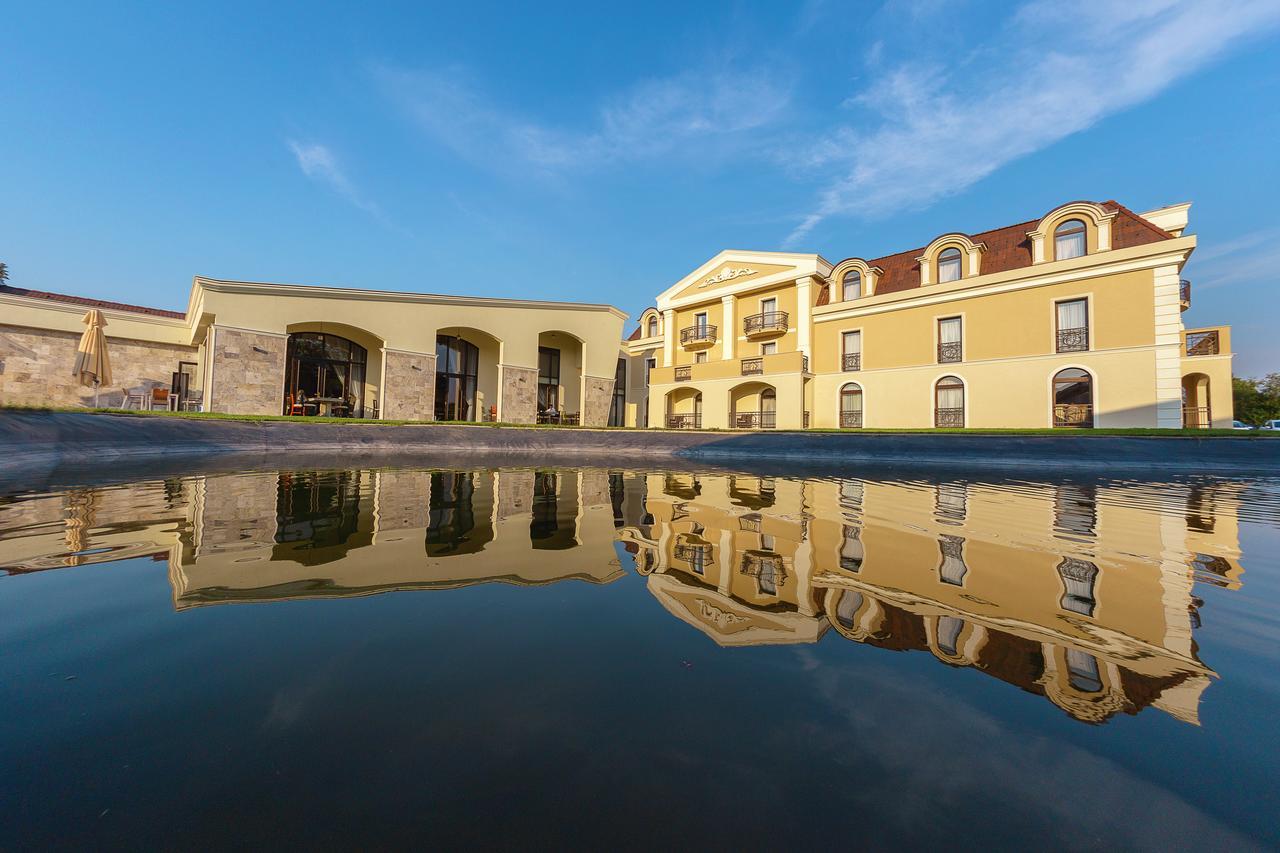 Hotel Cardinal-Domeniile Martinutzi Alba Iulia Exteriör bild