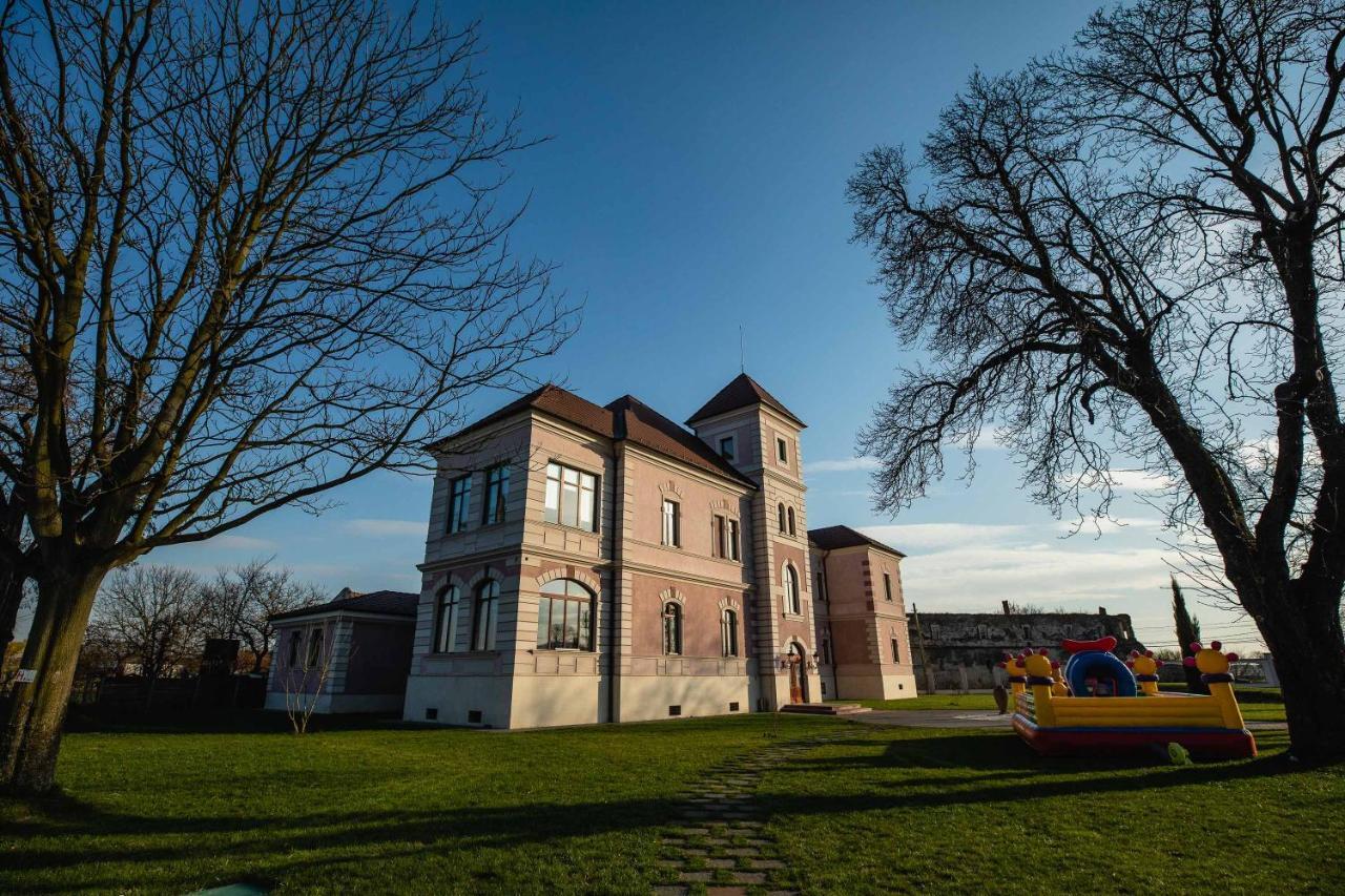 Hotel Cardinal-Domeniile Martinutzi Alba Iulia Exteriör bild