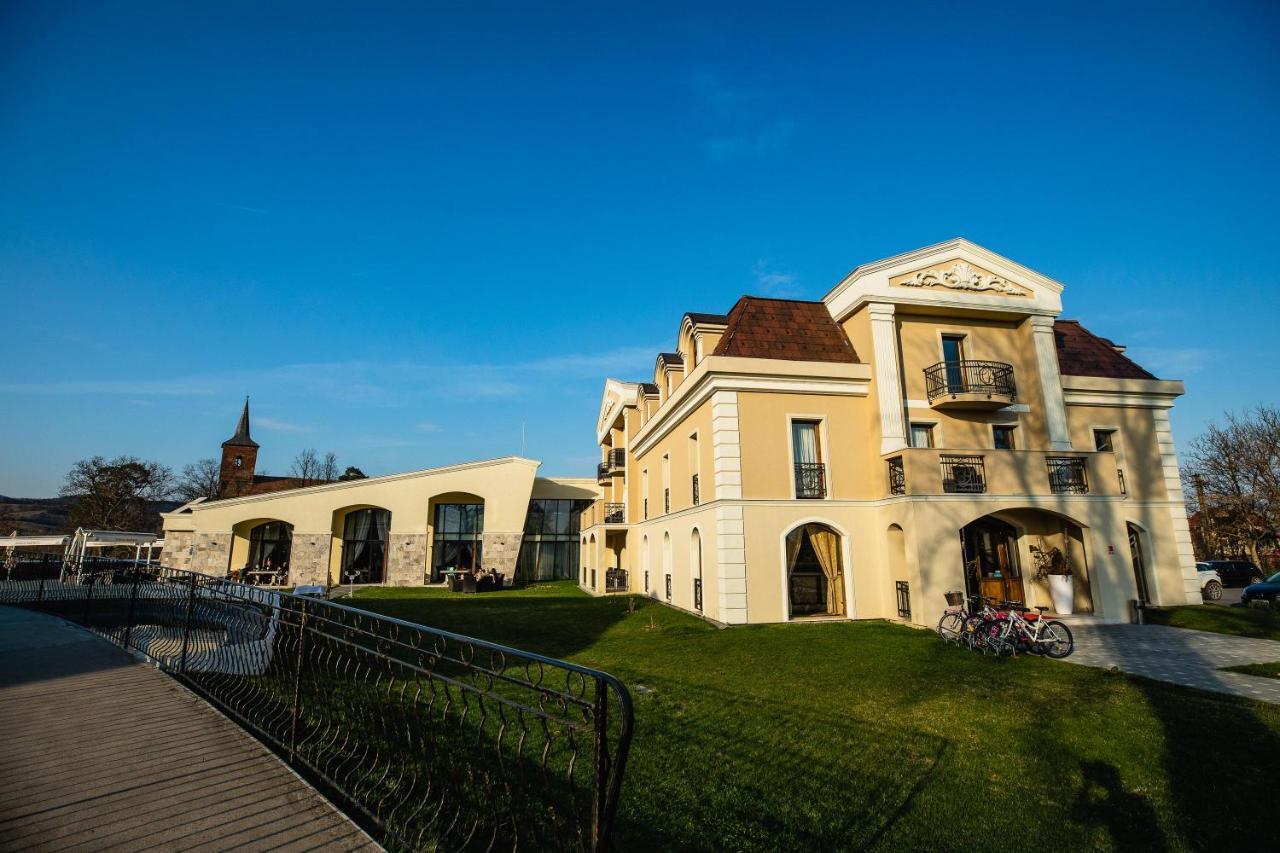 Hotel Cardinal-Domeniile Martinutzi Alba Iulia Exteriör bild