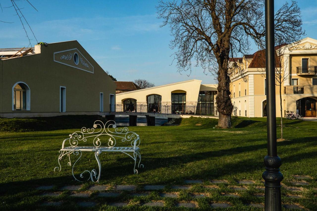 Hotel Cardinal-Domeniile Martinutzi Alba Iulia Exteriör bild